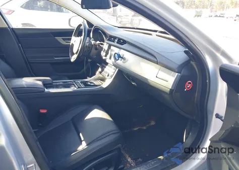 2017 Jaguar Xf 35T z USA, uszkodzony, nr VIN SAJBR4BV5HCY33559